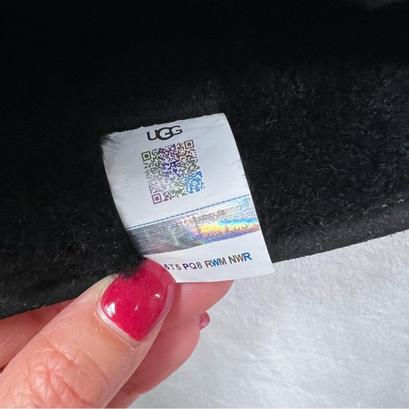 NWT/NWOB UGG black classic short Logo zip-up boots. - Picture 9 of 9